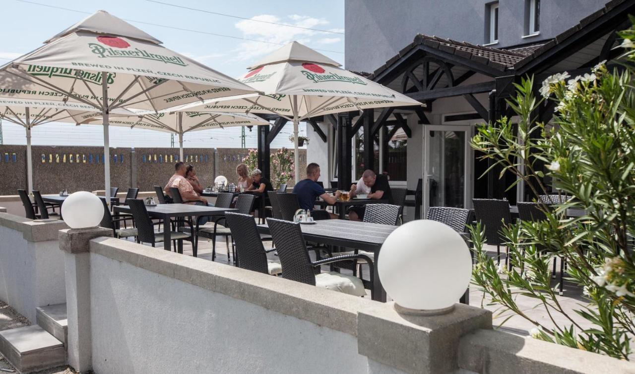 Hotel Rajka Eksteriør bilde